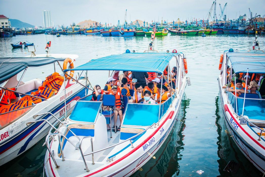 Cano di chuyển ra đảo Cù Lao Mái Nhà Phú Yên