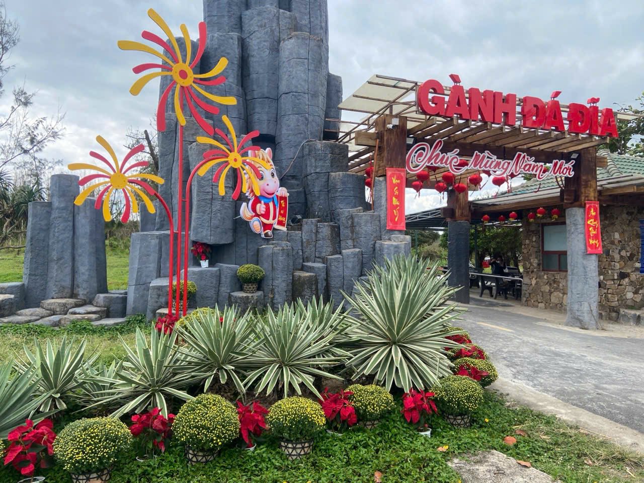 Gành Đá Đĩa Phú Yên